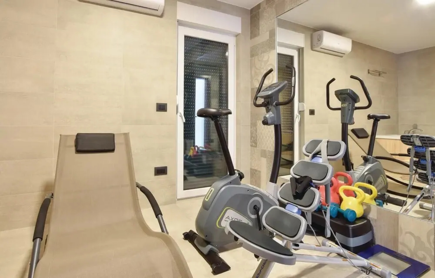 Amazing Home in Omis with Hot Tub, Sauna & WiFi