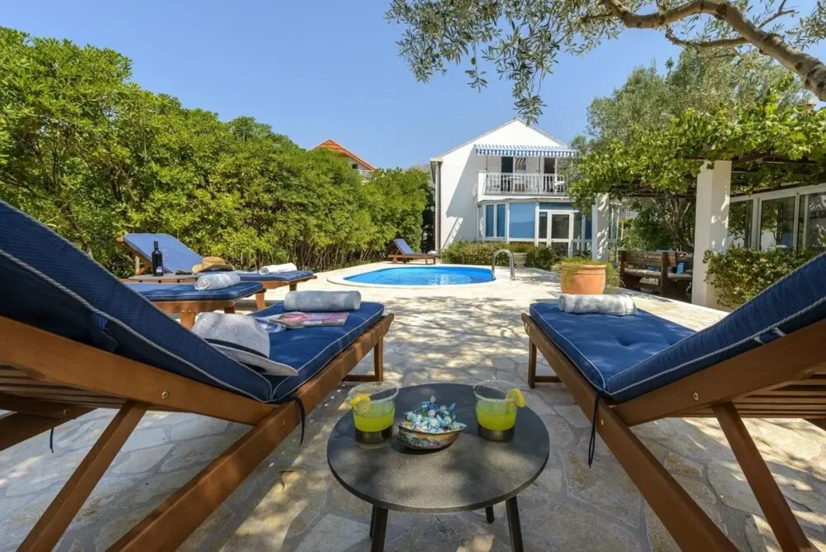 Villa Piano - Four Bedroom Villa With Terrace and Swimming Pool ID Direct Booker 1036