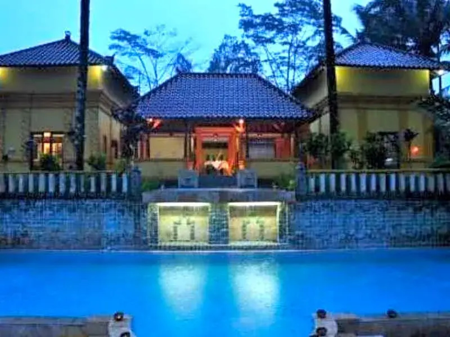 Raffles Holiday Hotel