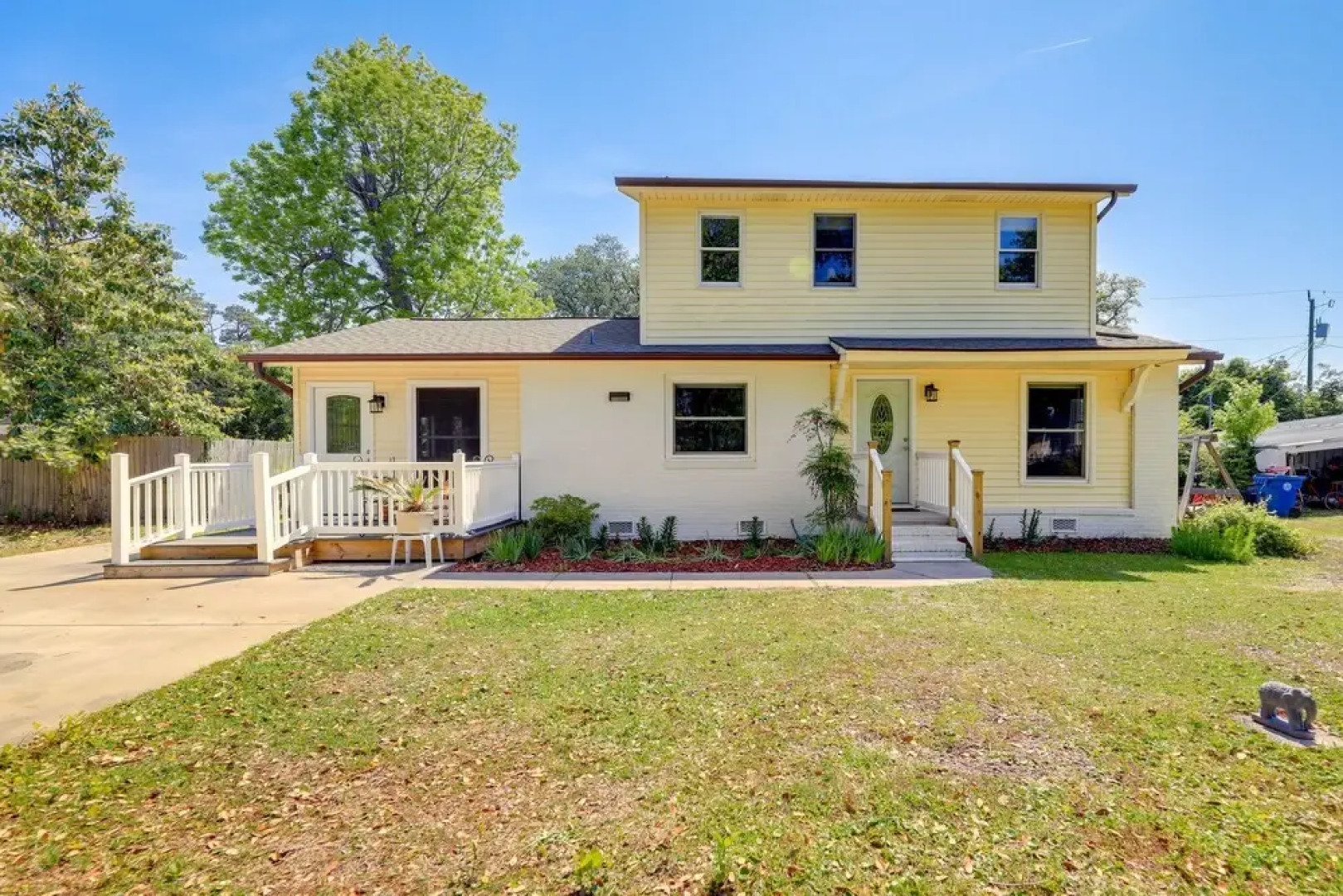 Well-equipped Morehead City Home ~ 5 Mi to Beach!