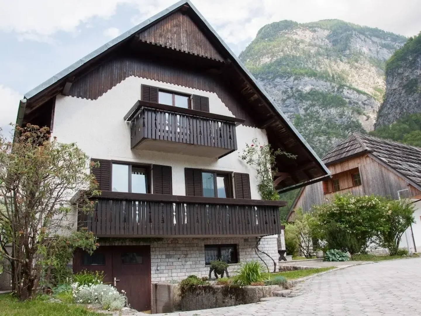 Apartments and rooms Nataša 2