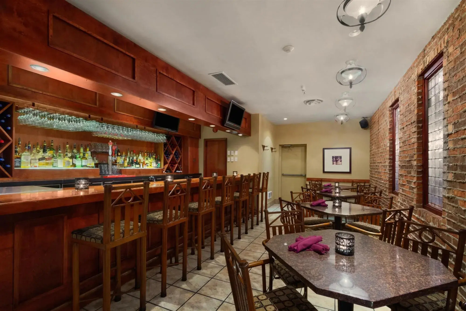 Travelodge Kingston LaSalle Hotel