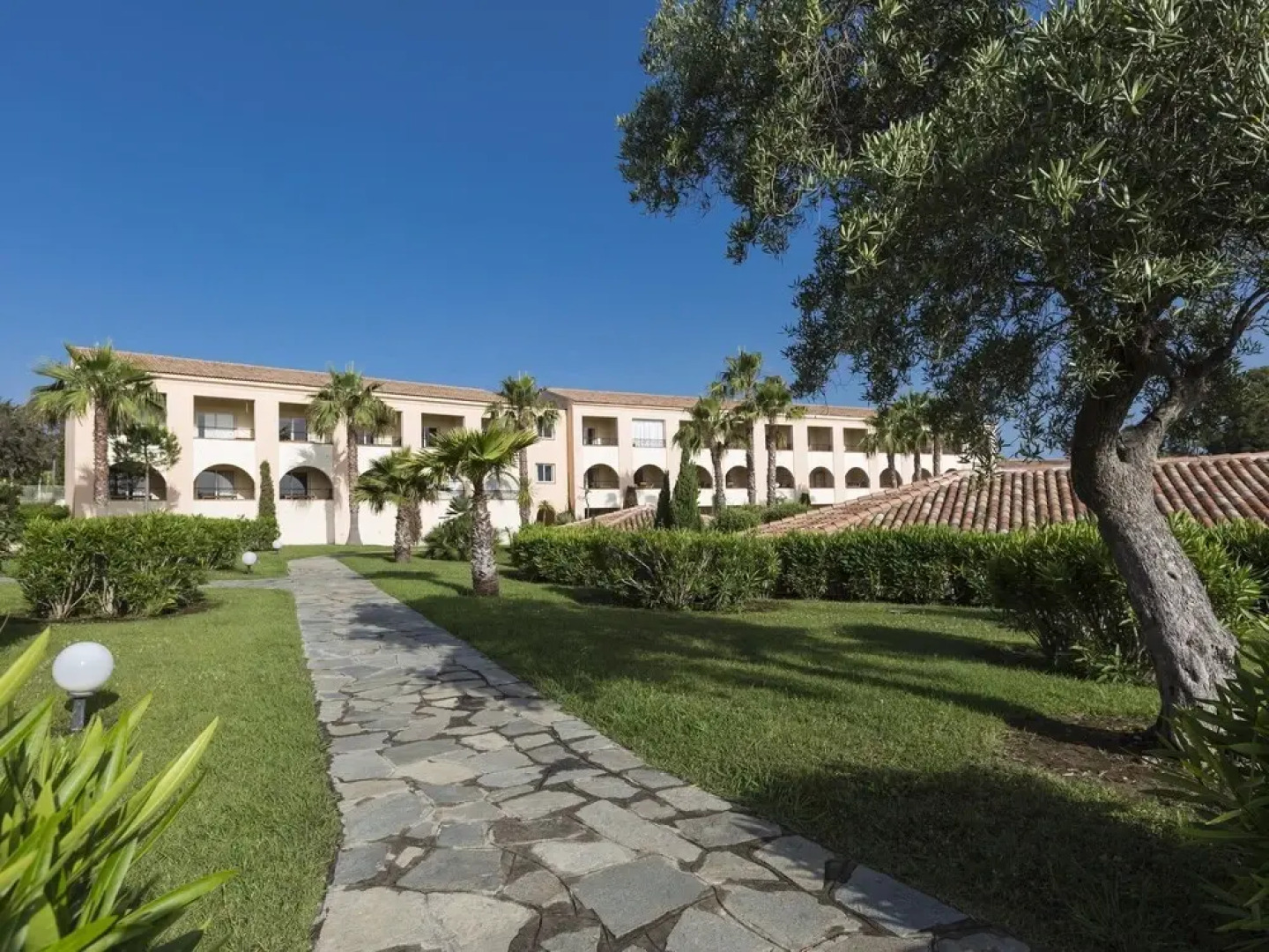 Spacious Studio With Balcony on the Eastern Coast of Corsica