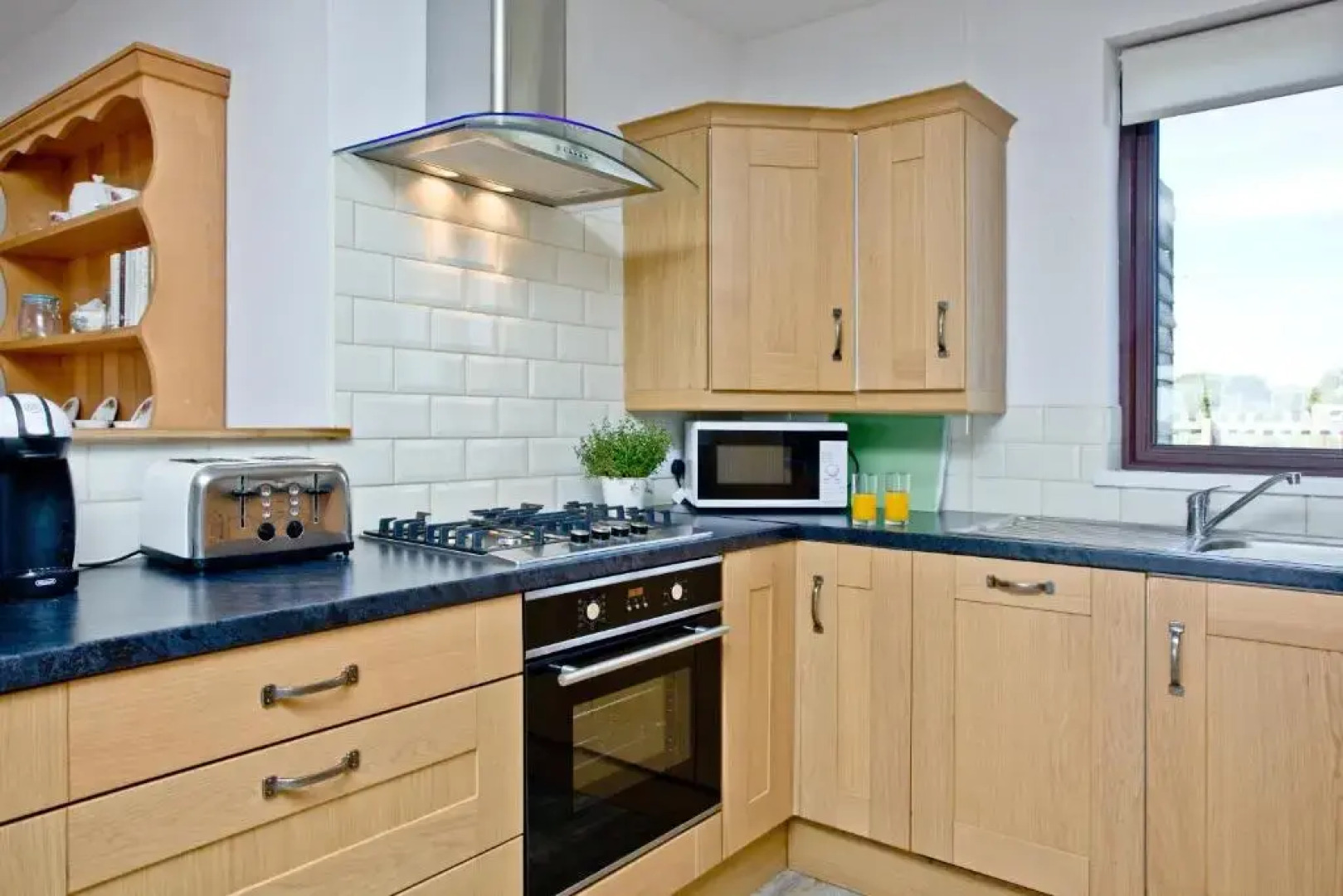 Wheal Jane- Beautifully Fitted Bungalow Helston Cornwall