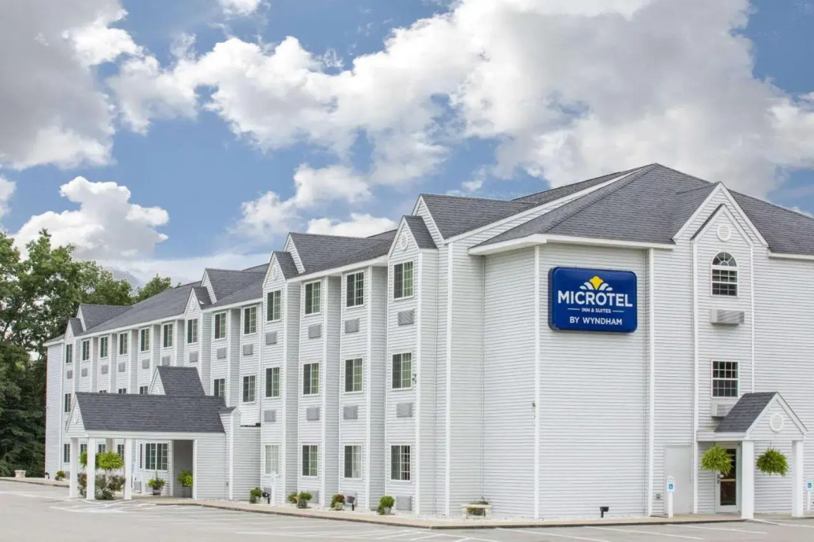 Microtel Gassaway Sutton