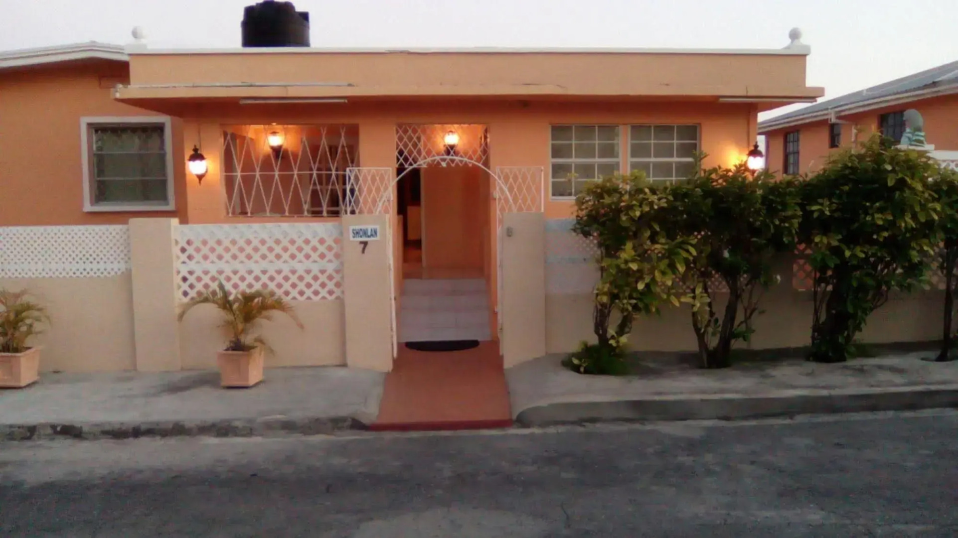 Shonlan Inn and Apartments