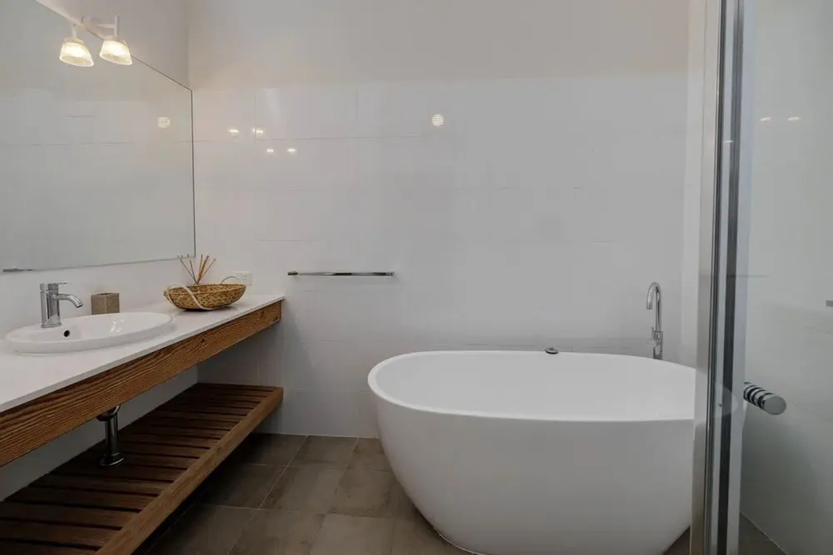 DREAMERS (4 Night Min)