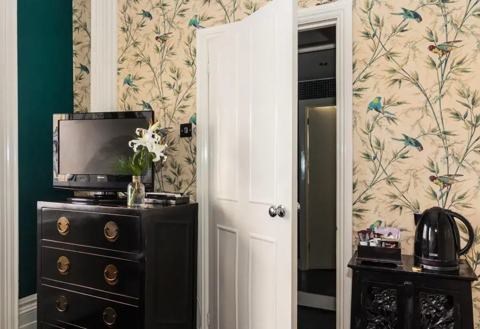 The Neo - Guest House