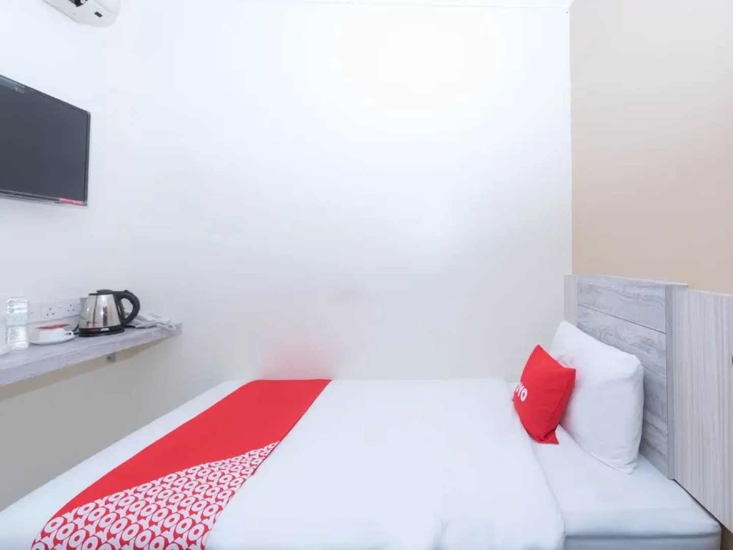 Super OYO Capital O 89366 Spring Inn Hotel