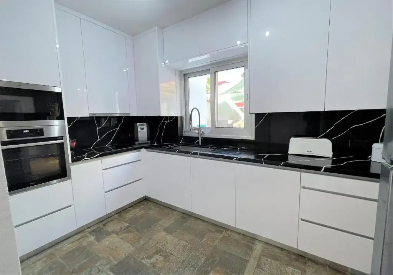 Blossom Holiday Villa DPS18