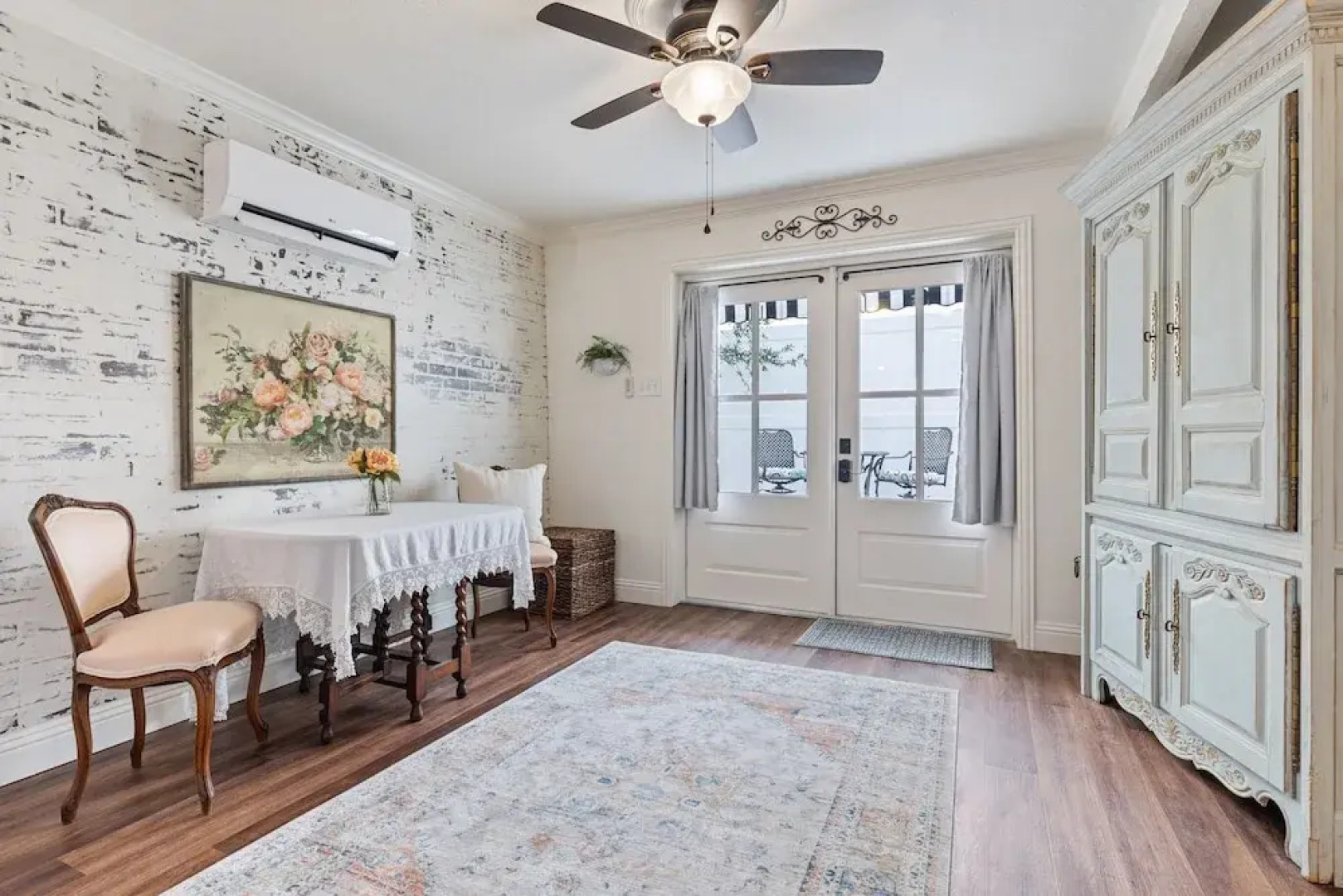 The Old Liberty Schoolhouse B&B