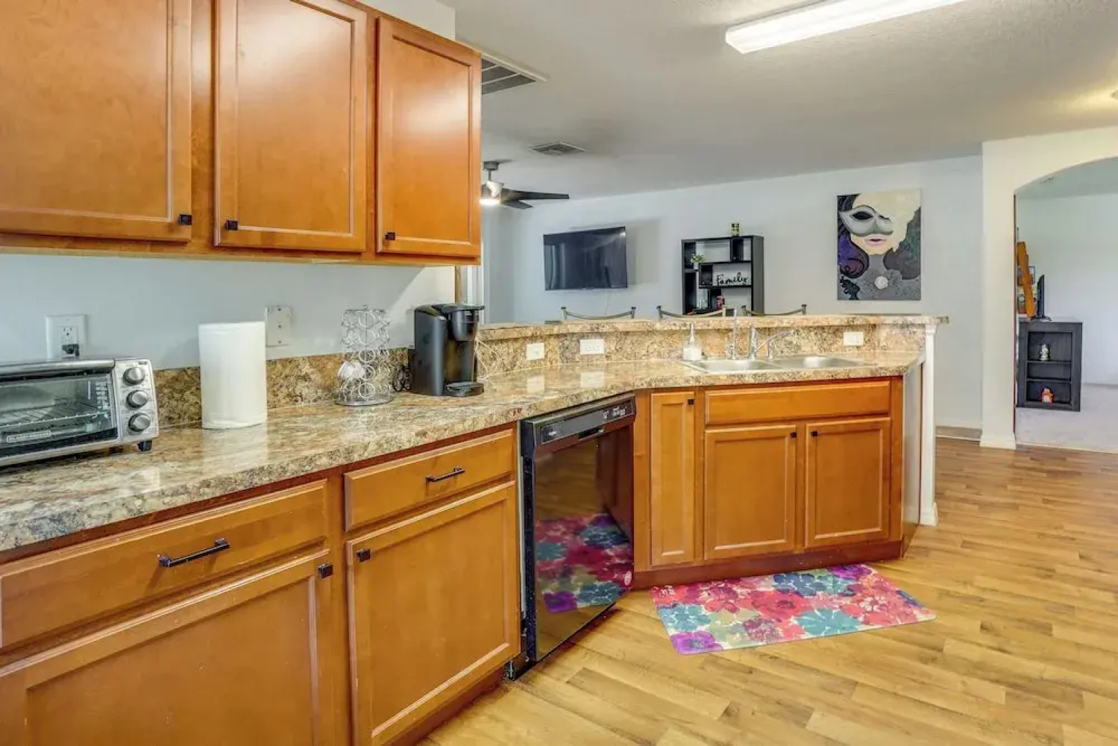 Tavares Retreat w/ Covered Patio & Private Yard