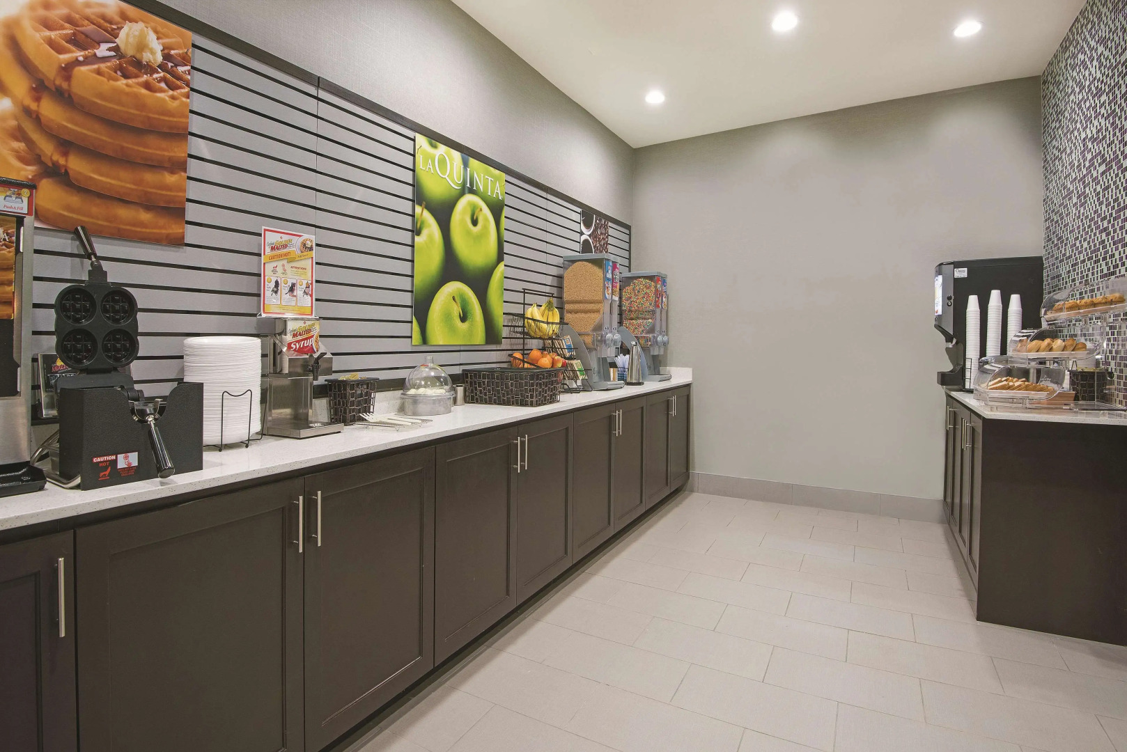 La Quinta Inn & Suites by Wyndham Fort Worth West - I-30