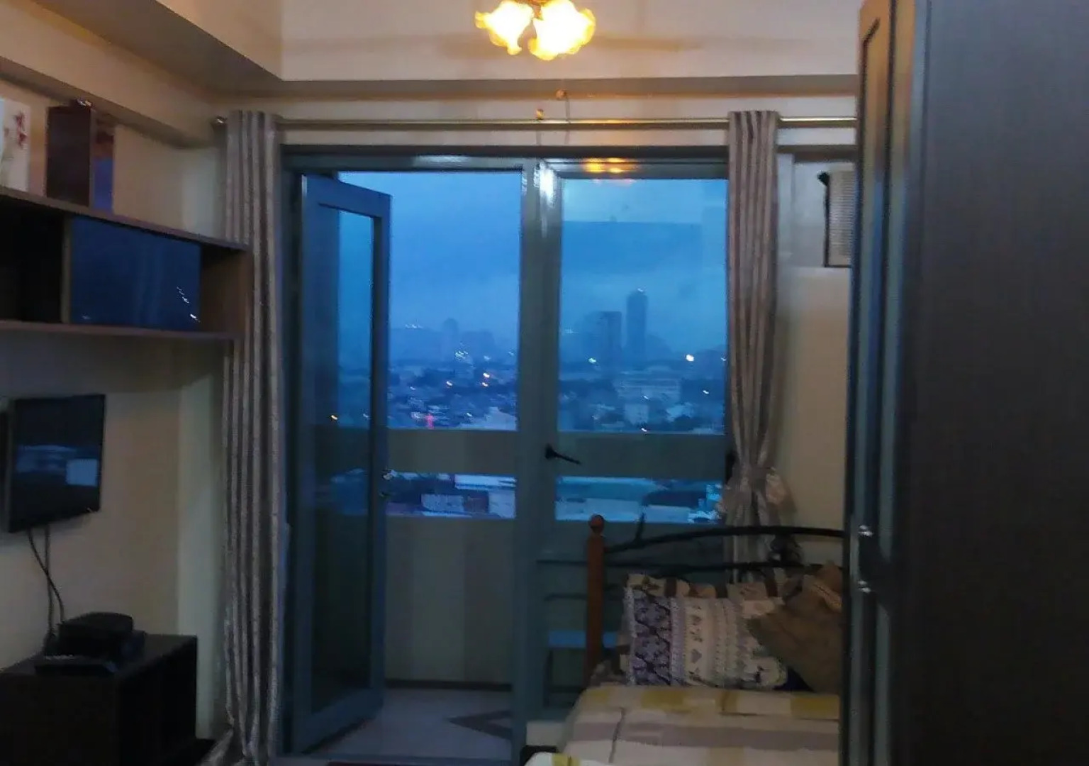 Makati CBD Resort 2 bedroom
