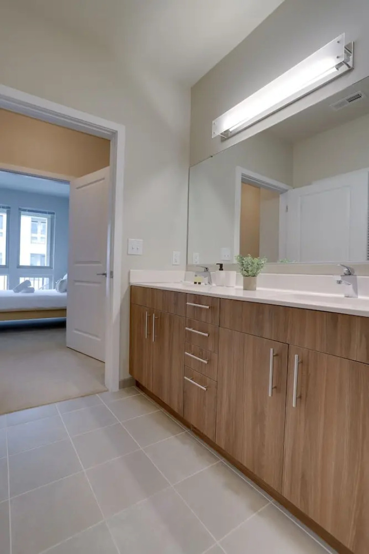 Fun & Comfort Await Alexandria Apartment