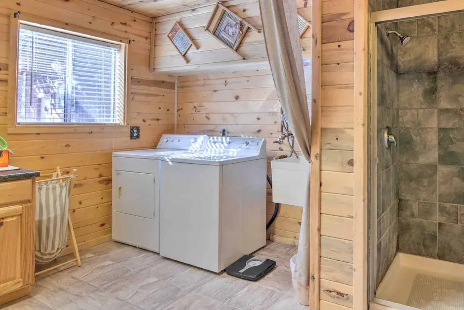 Spacious Duck Creek Village Cabin w/ Hot Tub!