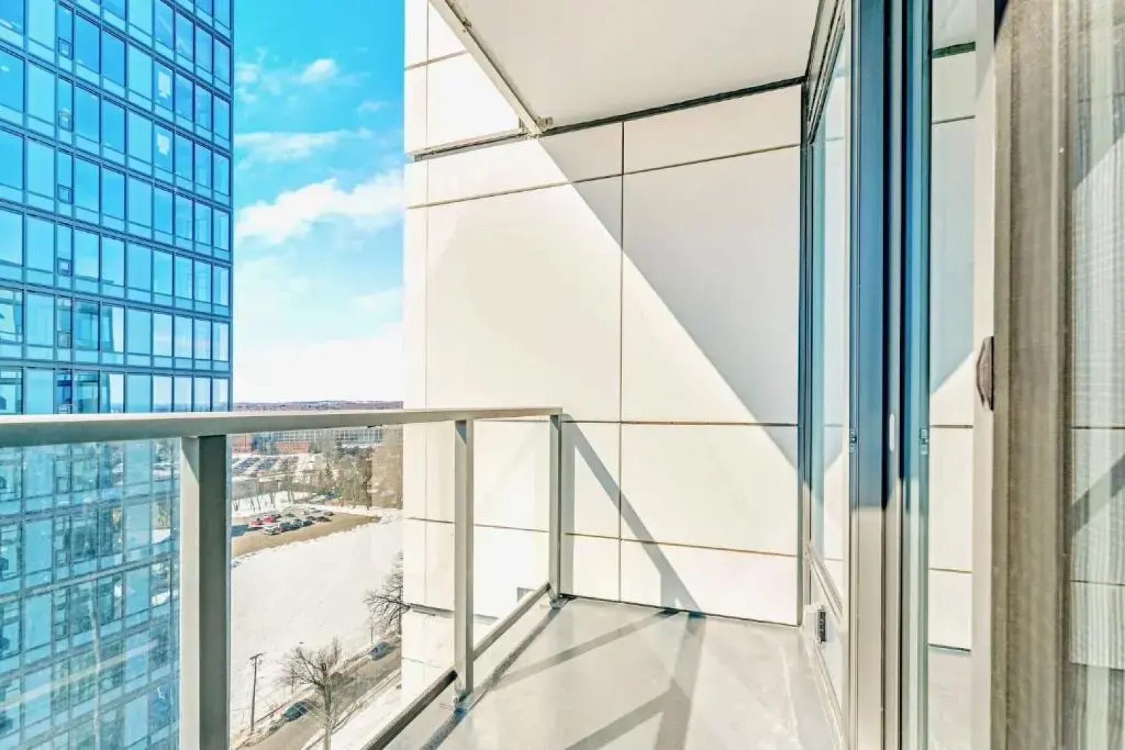 Luxury 1BR Condo - Private Balcony City Views