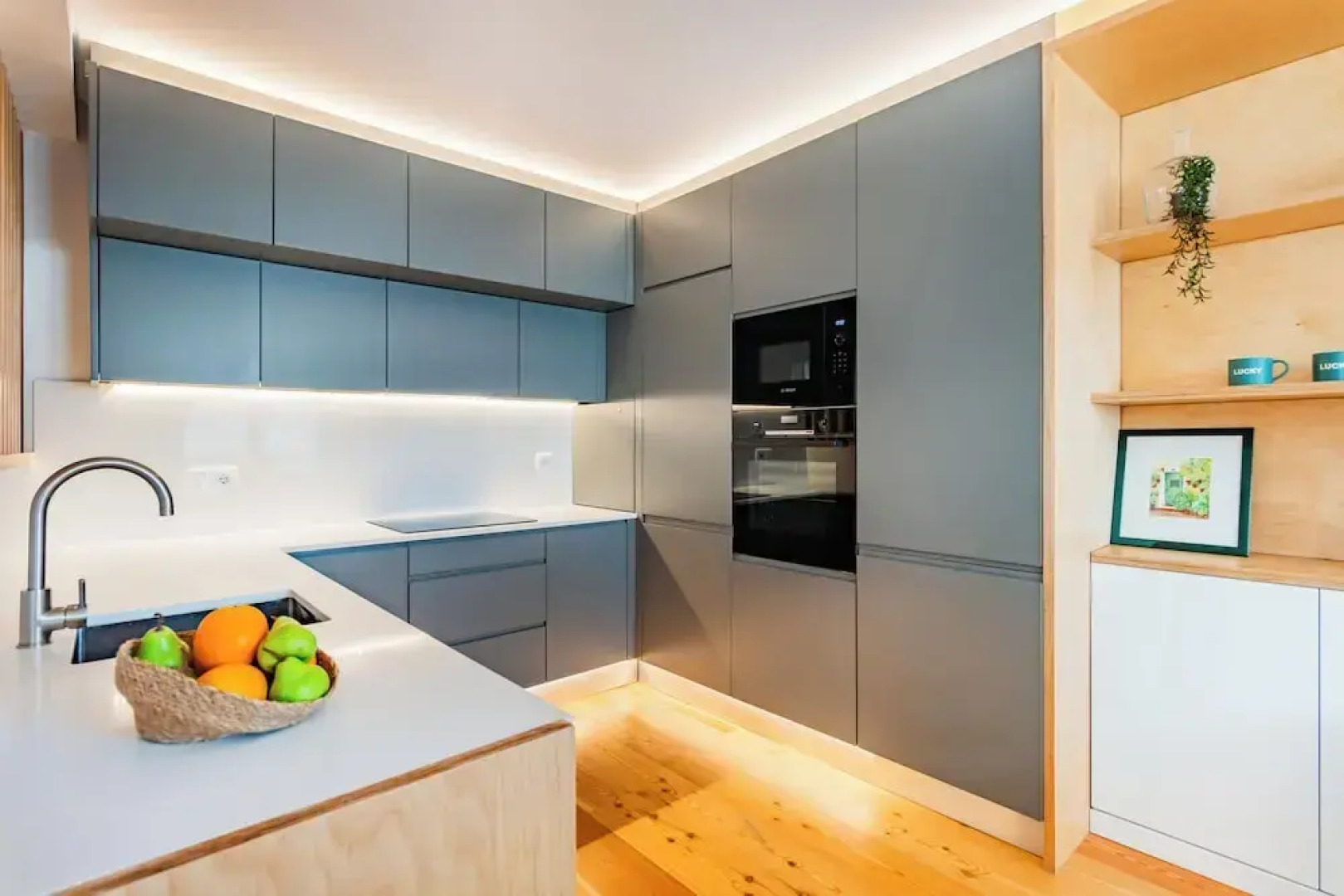 Oeiras Spacious and Coastal Flat