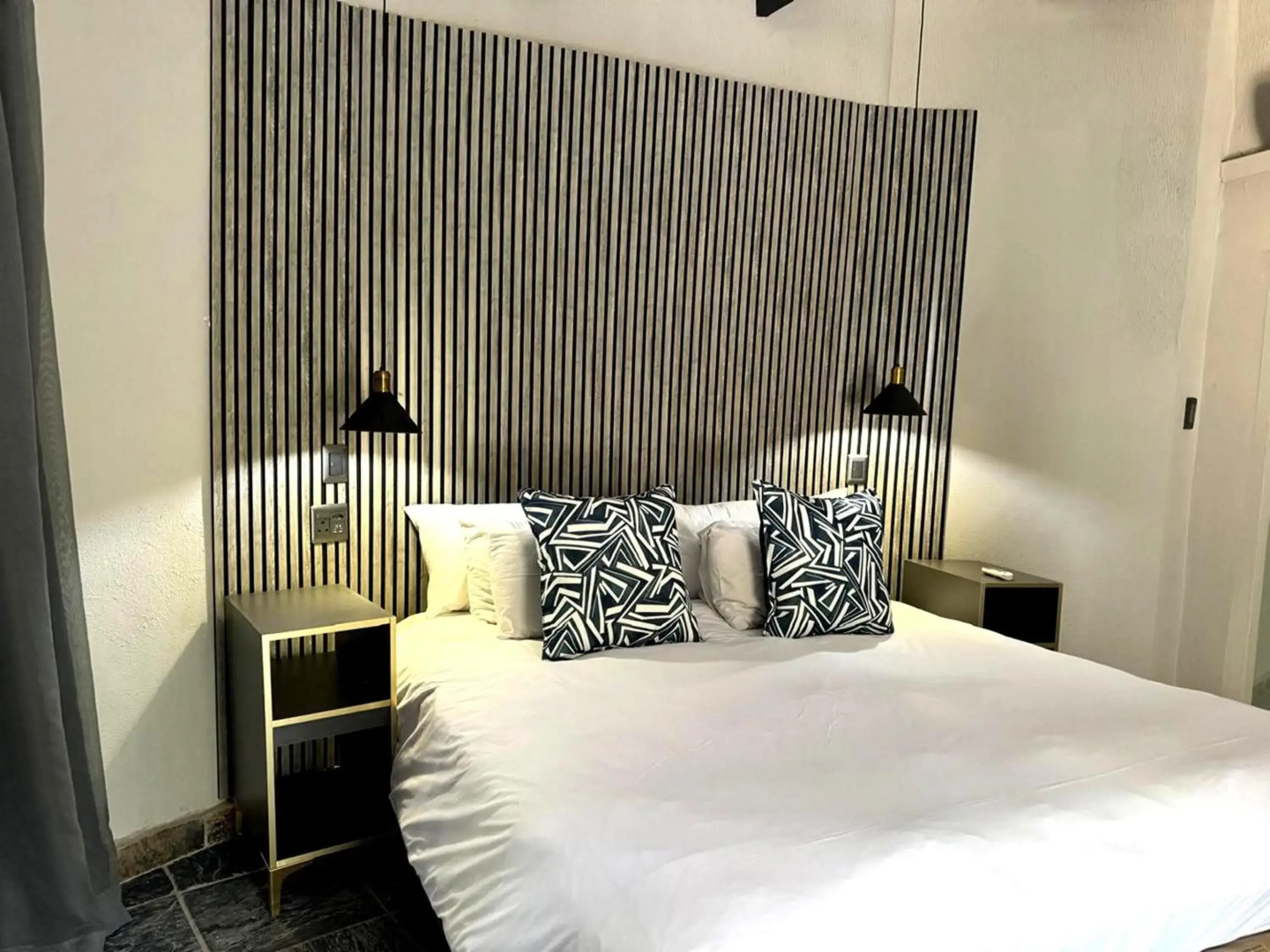 Shangri-La Country Hotel