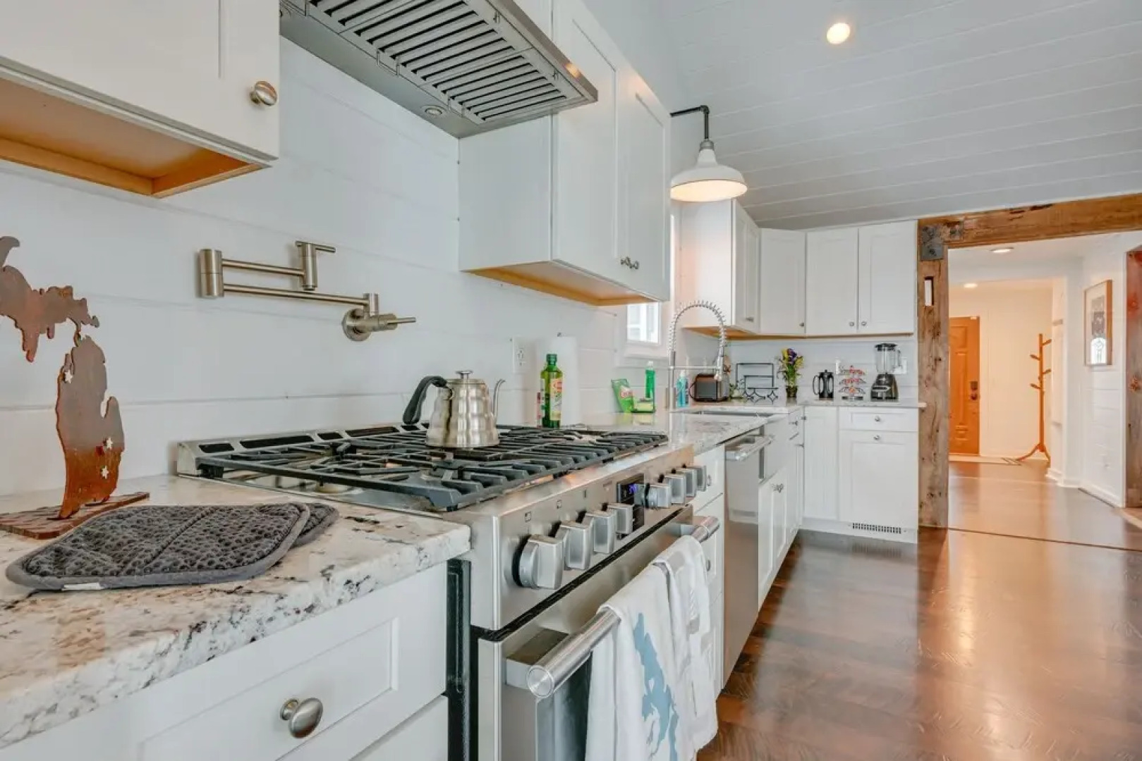 Luxe Waterfront Lake Fenton Home: Decks & Fire Pit