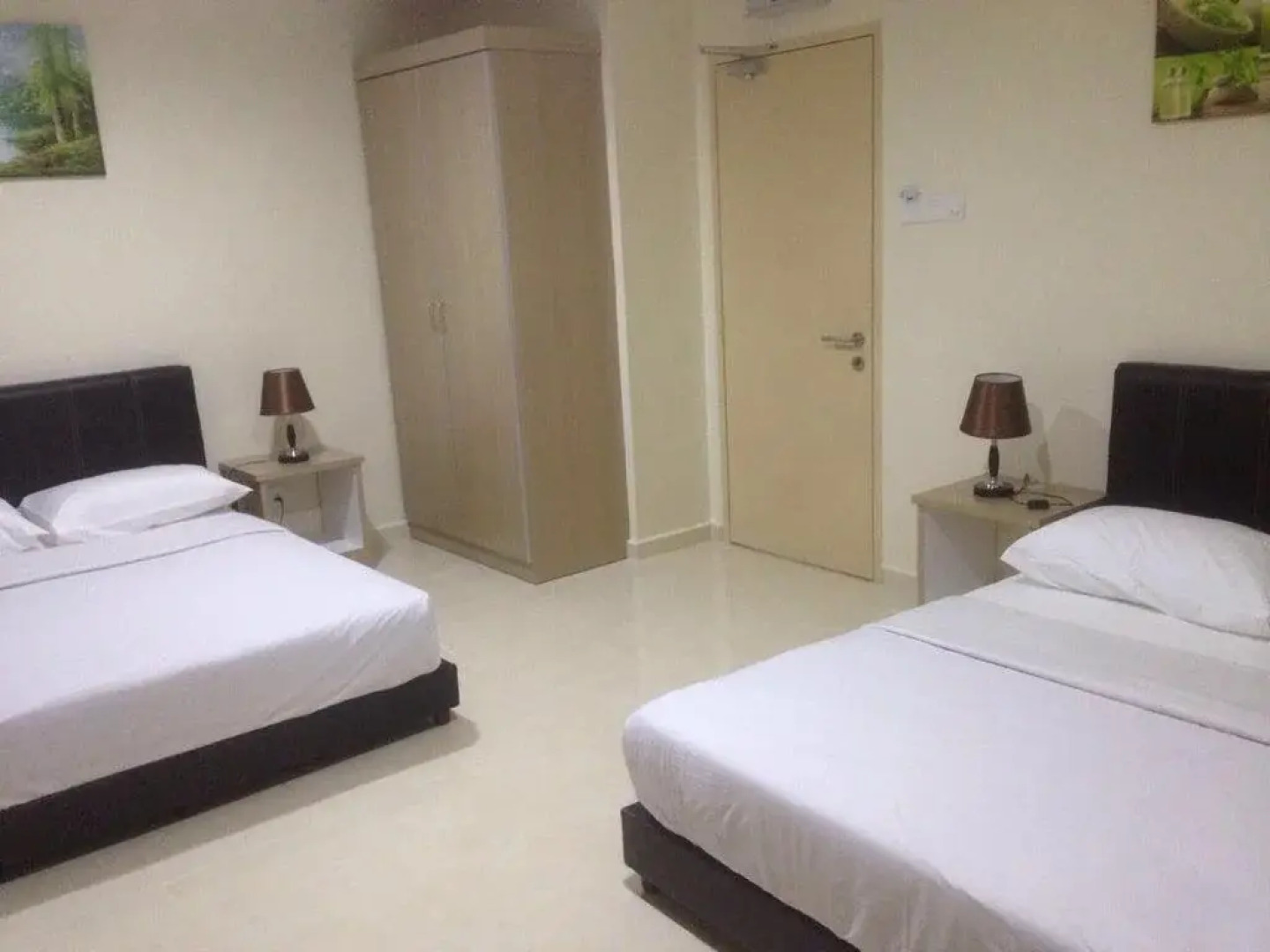 OYO 89831 Sri Sena Hotel