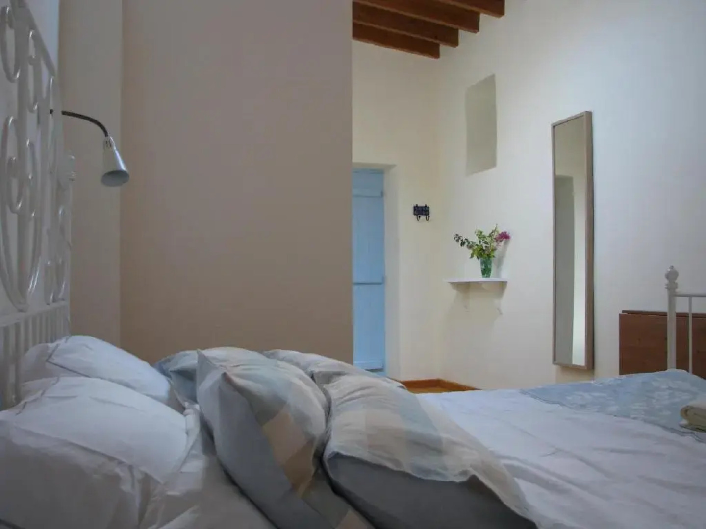 Dolphin Guest House and Studios