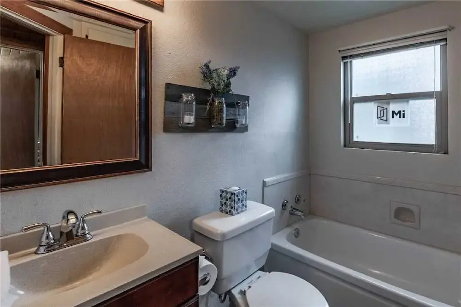 Wild Horse Retreat - Two Bedroom Cabin with Hot Tub