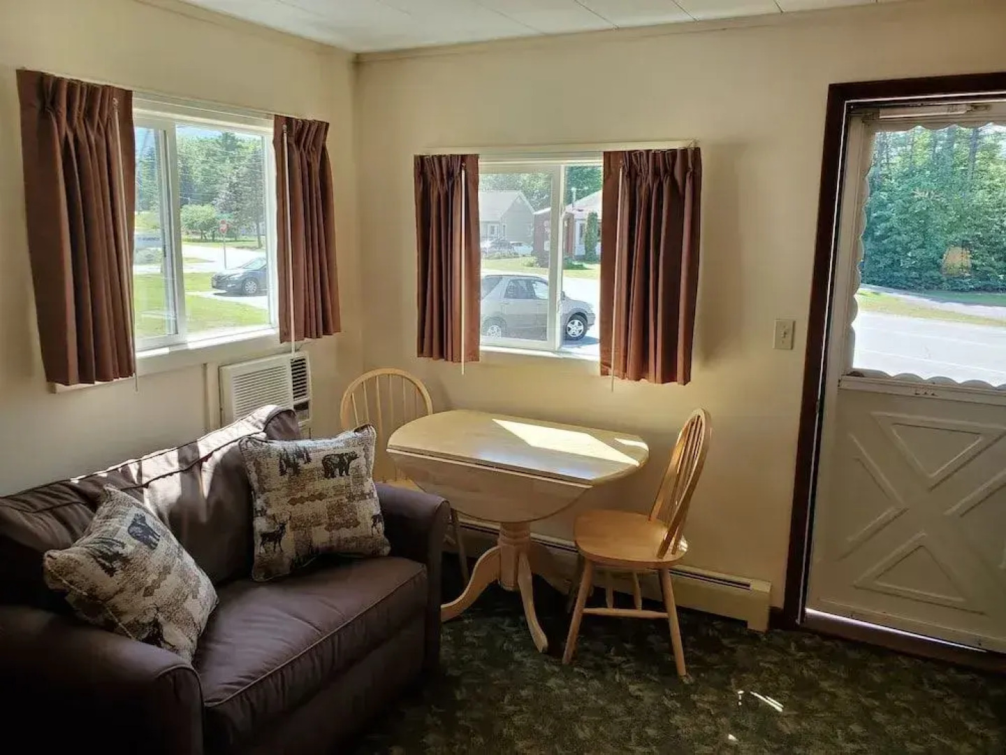 Riverbank Motel and Cabins