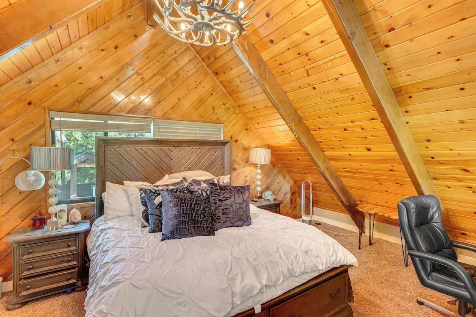 Lake Arrowhead Cabin w/ Hot Tub & Mountain Views!