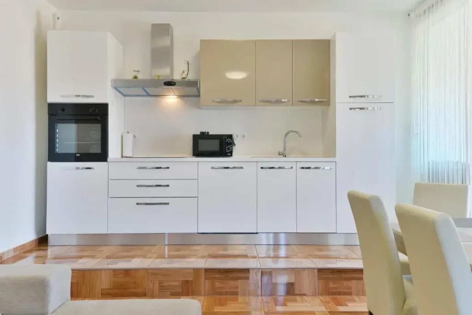 Pool apartment Leonardo