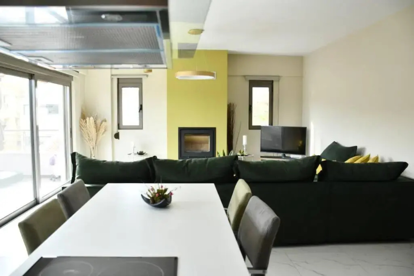 Spacious & Minimal Apartment Near Airport Paiania Coniann Filoxenia