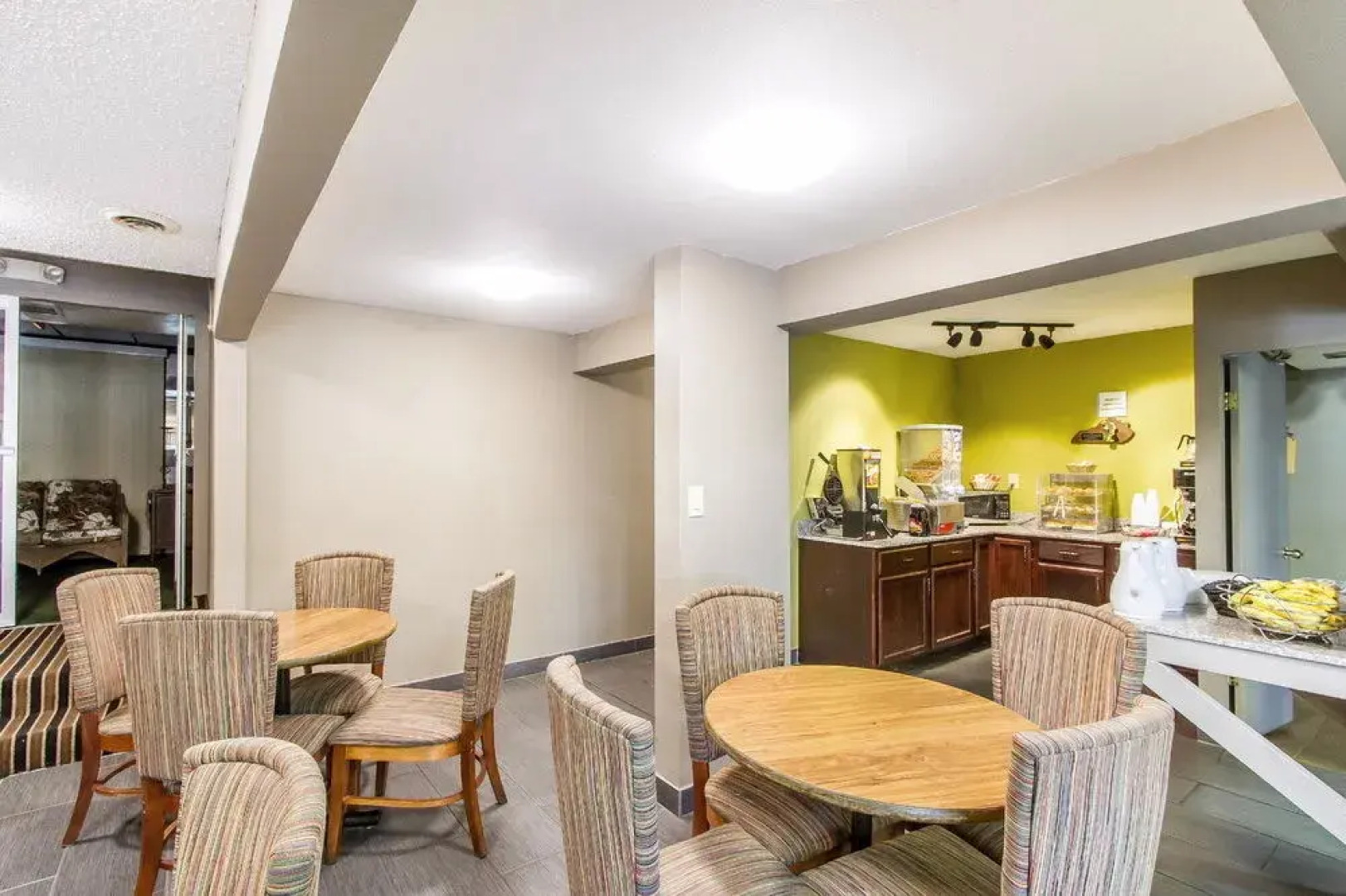 Econo Lodge Inn & Suites Gilbertsville