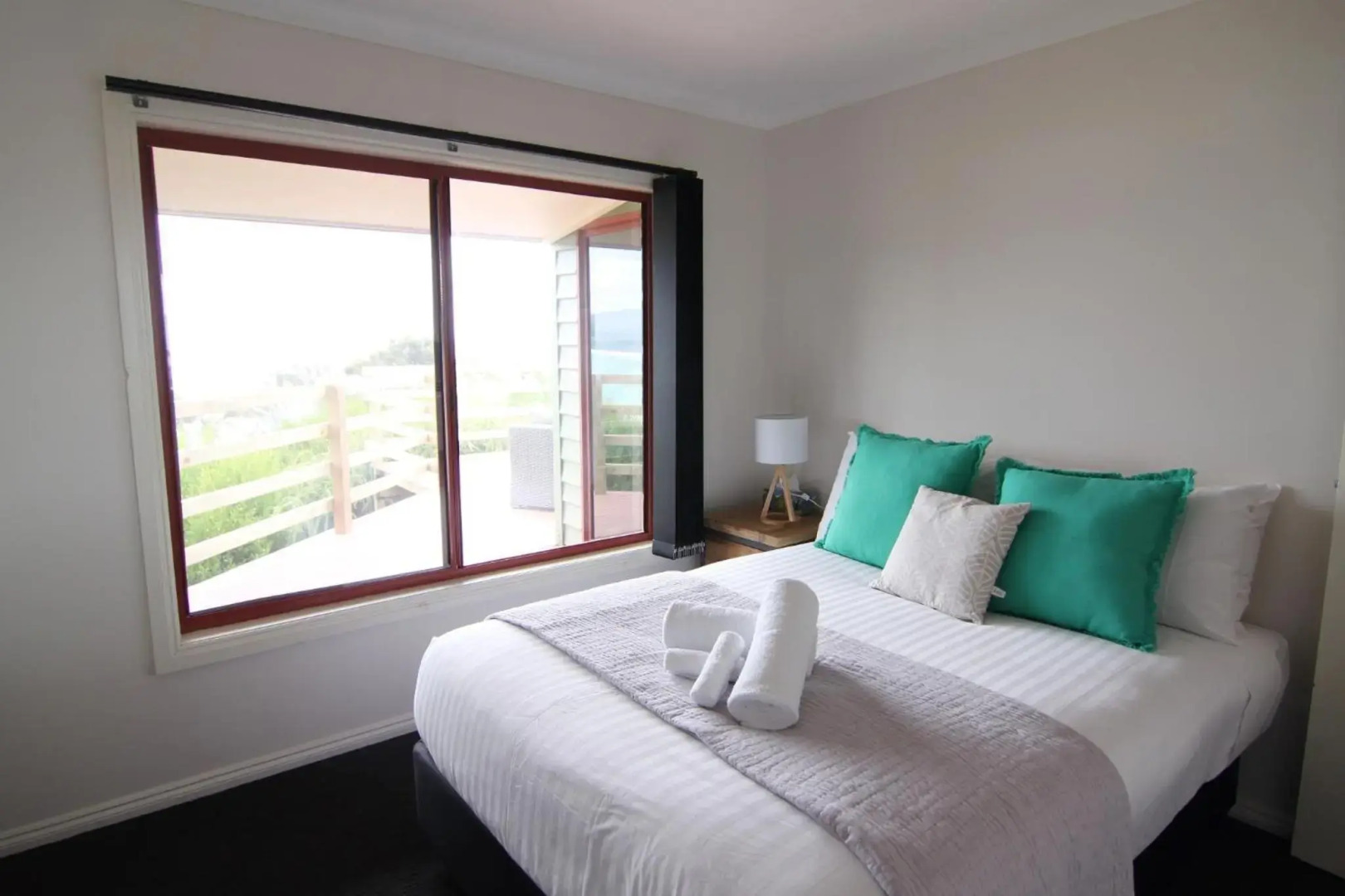 DOLPHIN LOOKOUT COTTAGE - amazing views of the Bay of Fires