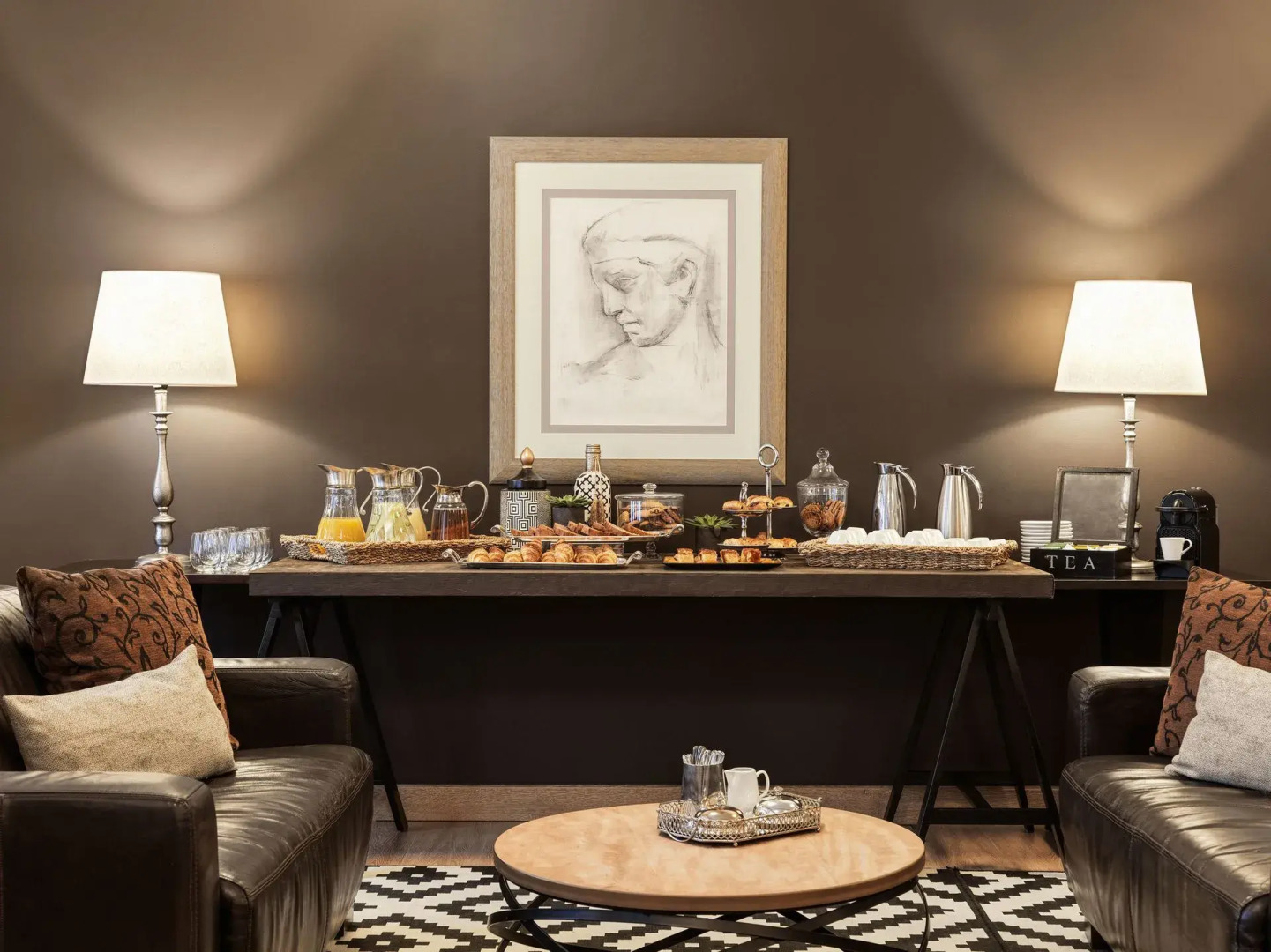 Sea View Cityscape Hotel