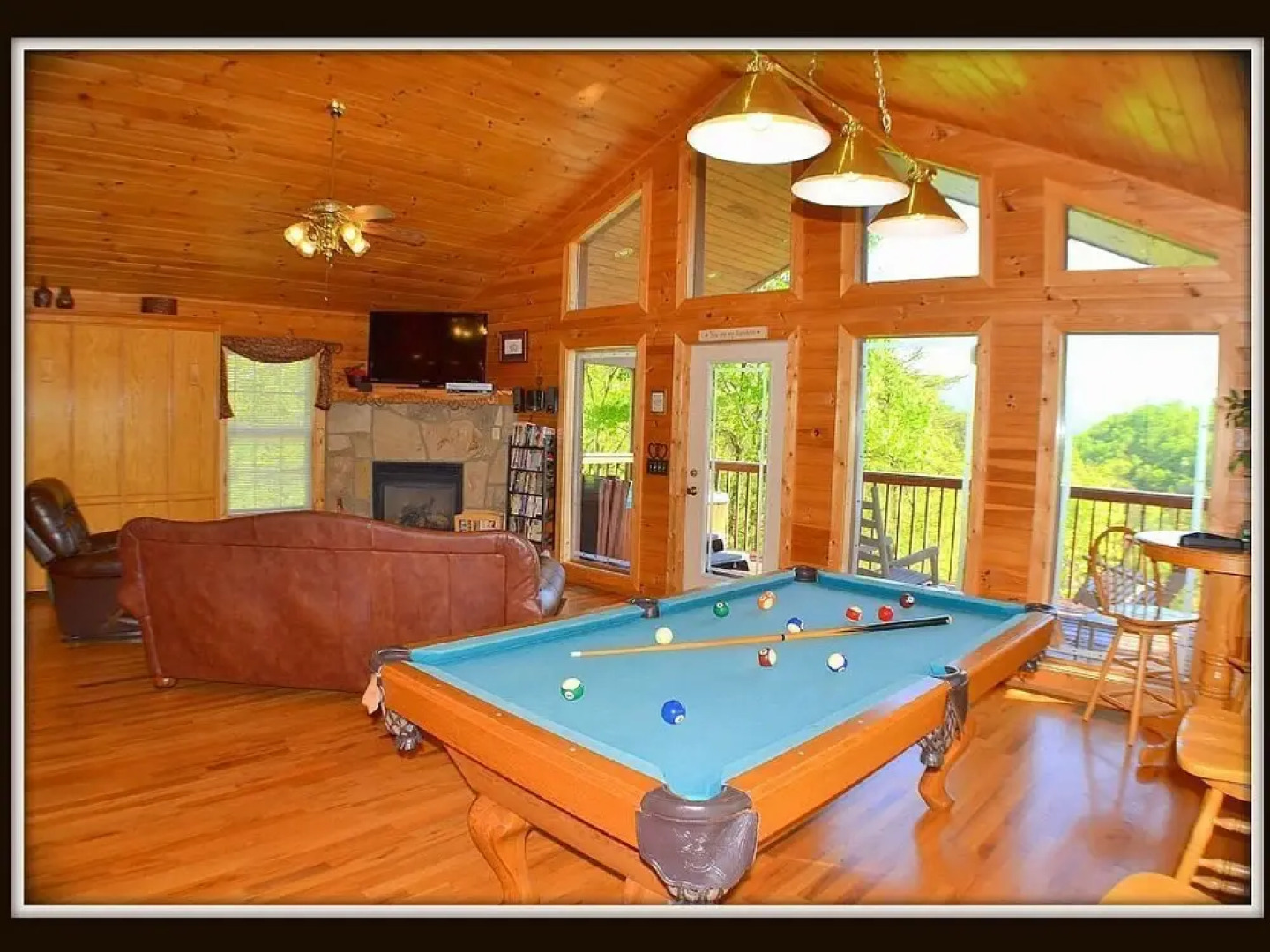 Amore Mountain Retreat - 1 Br cabin by RedAwning