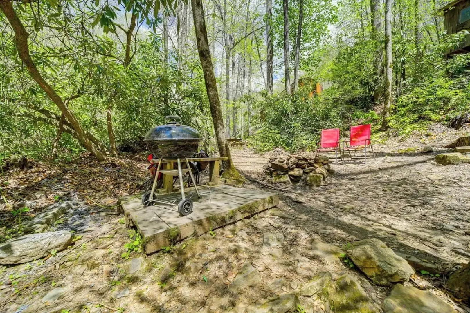 Creekside Cabin w/ Deck & Grill in Whittier!