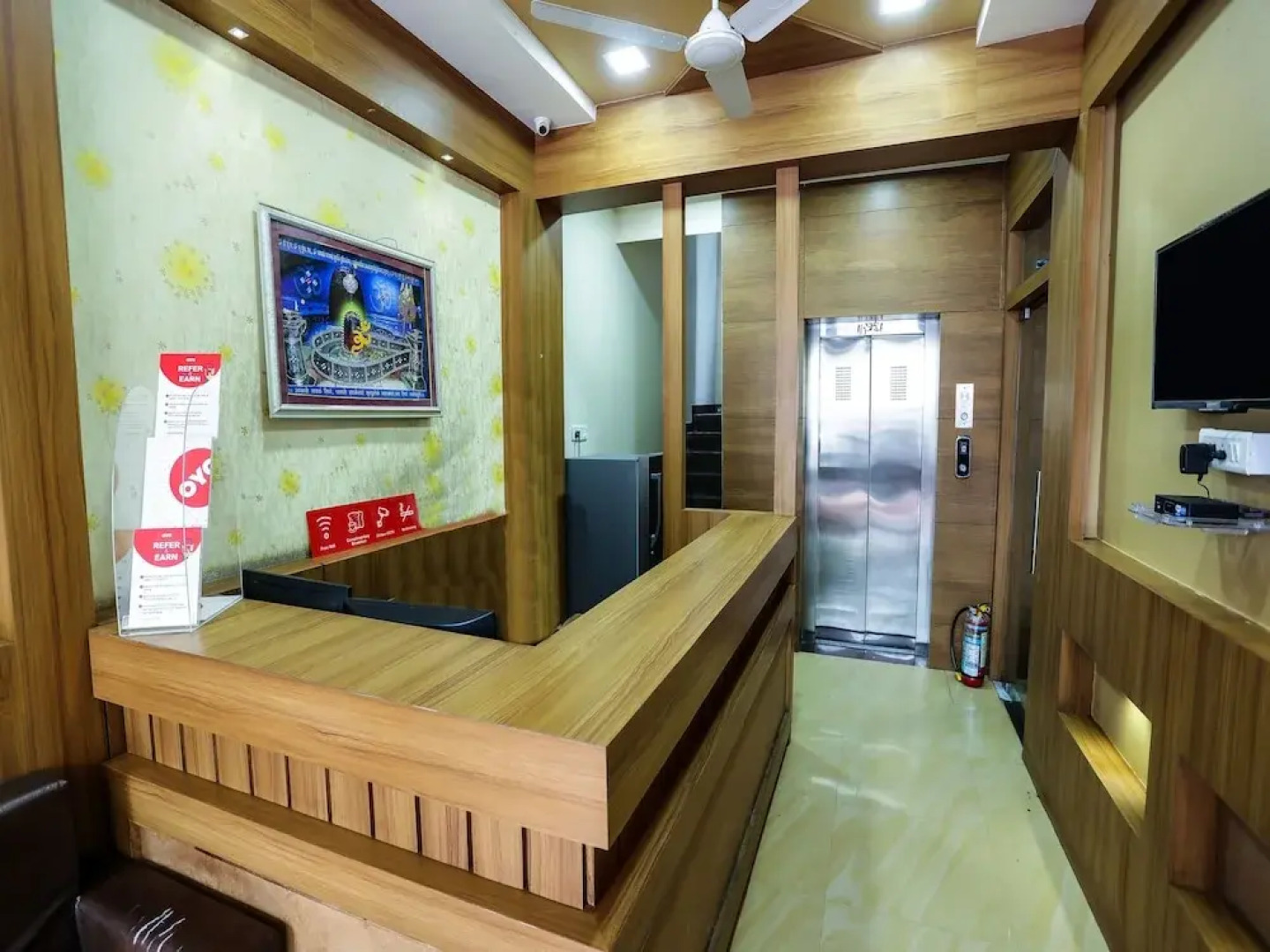 OYO 16163 Hotel Shri Hari