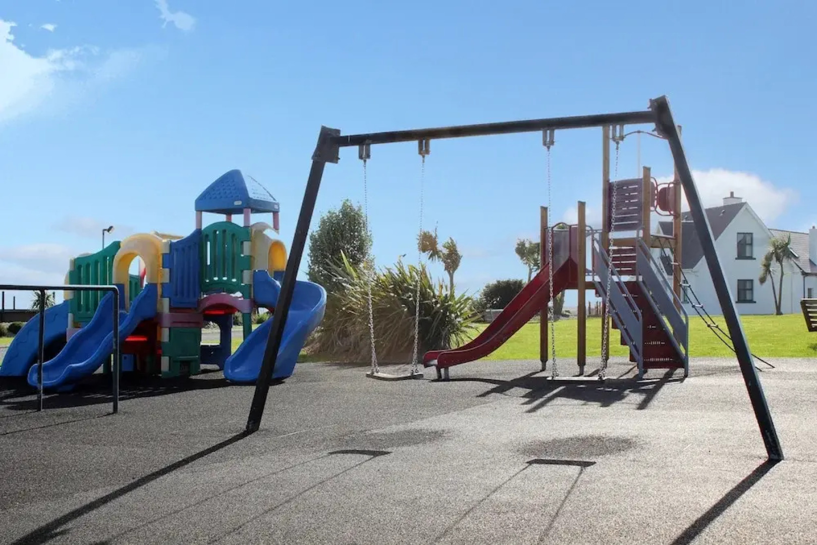 Hookless Holiday Homes