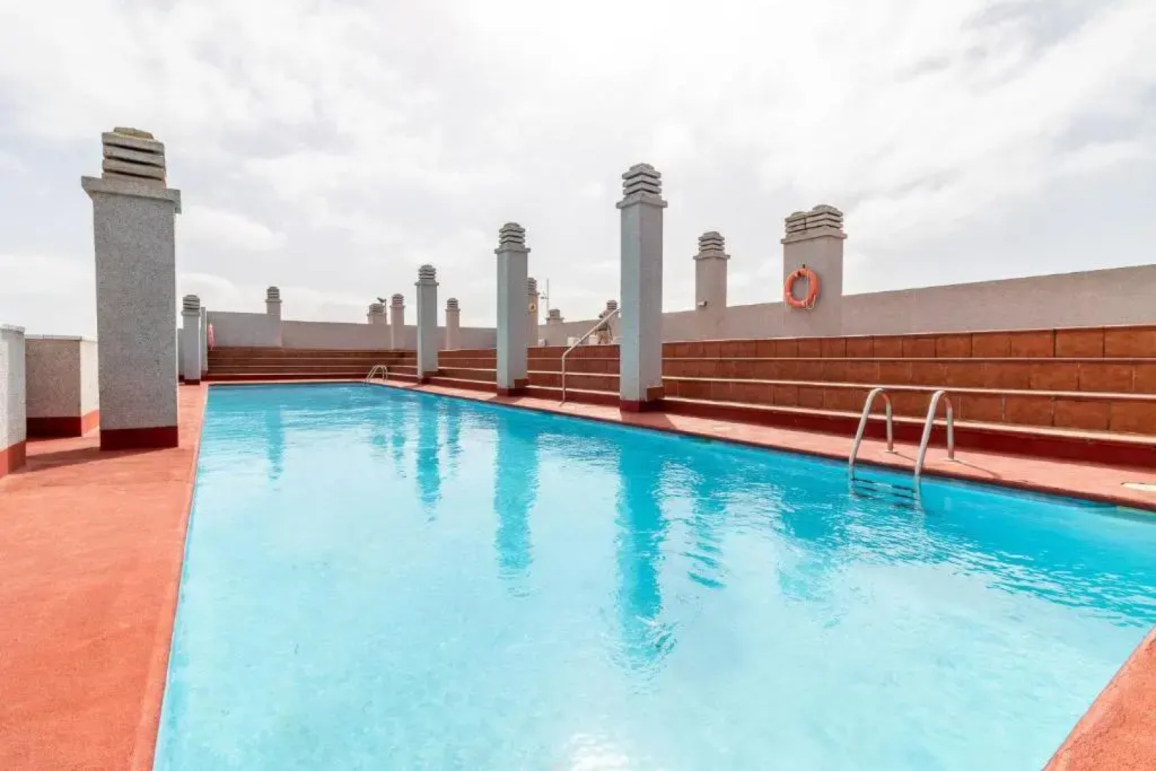 Flatguest Flat with Art