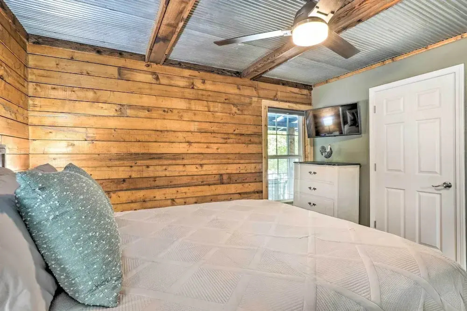 Secluded Table Rock Lake/branson Cabin w/ Hot Tub!