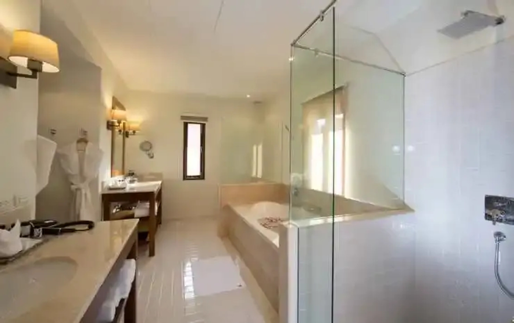 Le Menara Khao Lak beachfront Villa & Resort