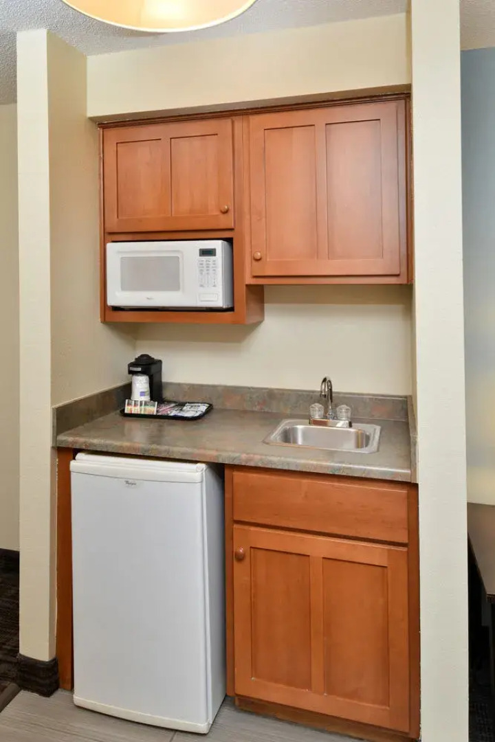 Holiday Inn Express Suites St. Joseph Lakefront