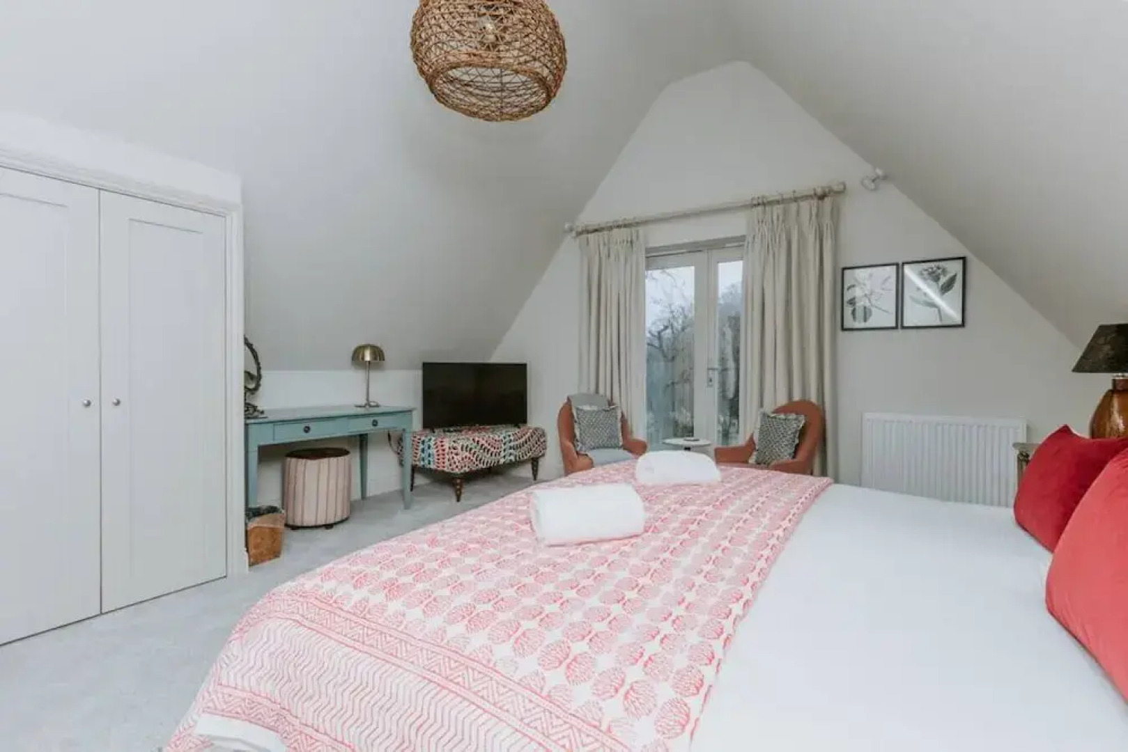 Hayward House Hot Tub Large Garden - From 1100 Per Night