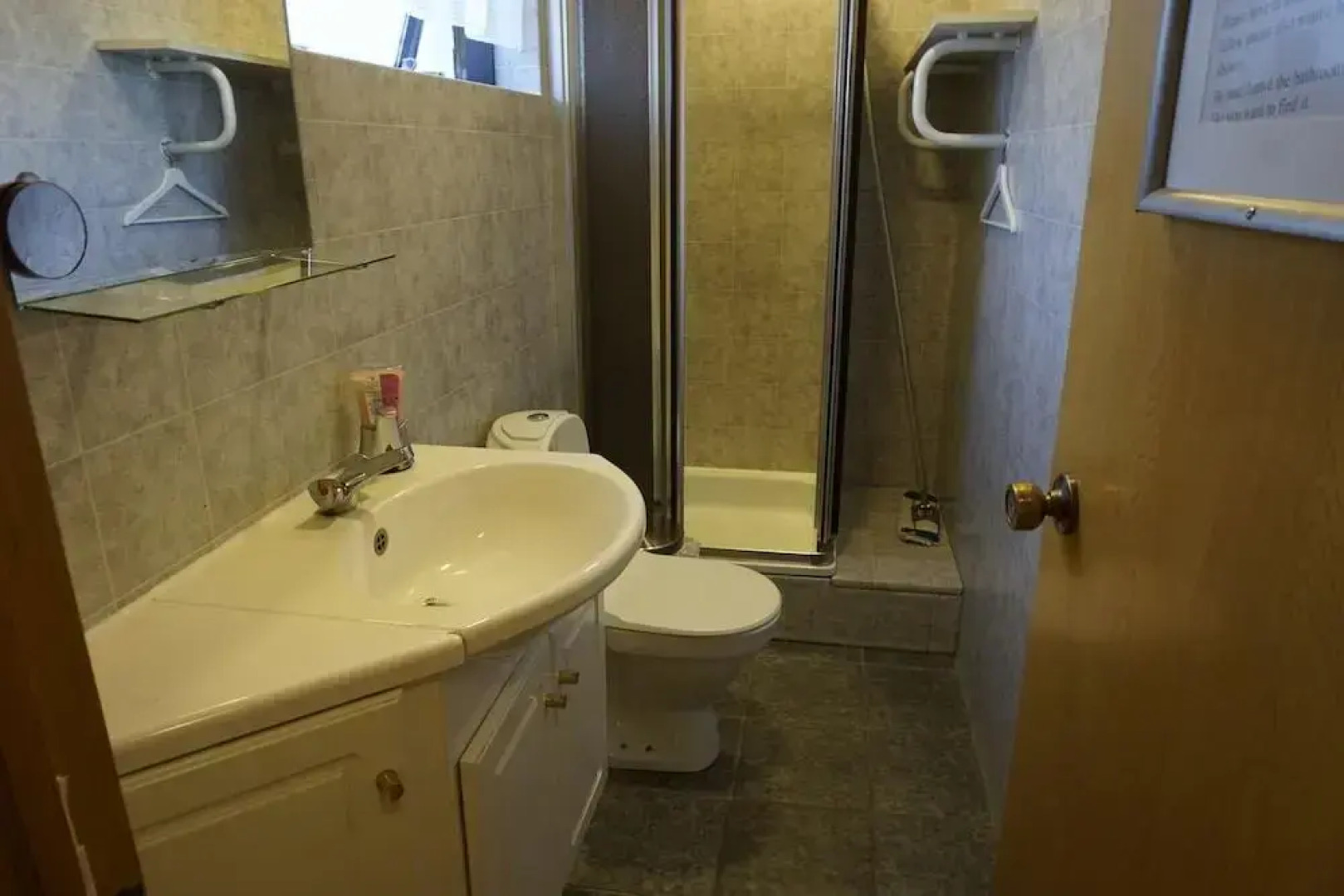 Hlíðarból Apartments