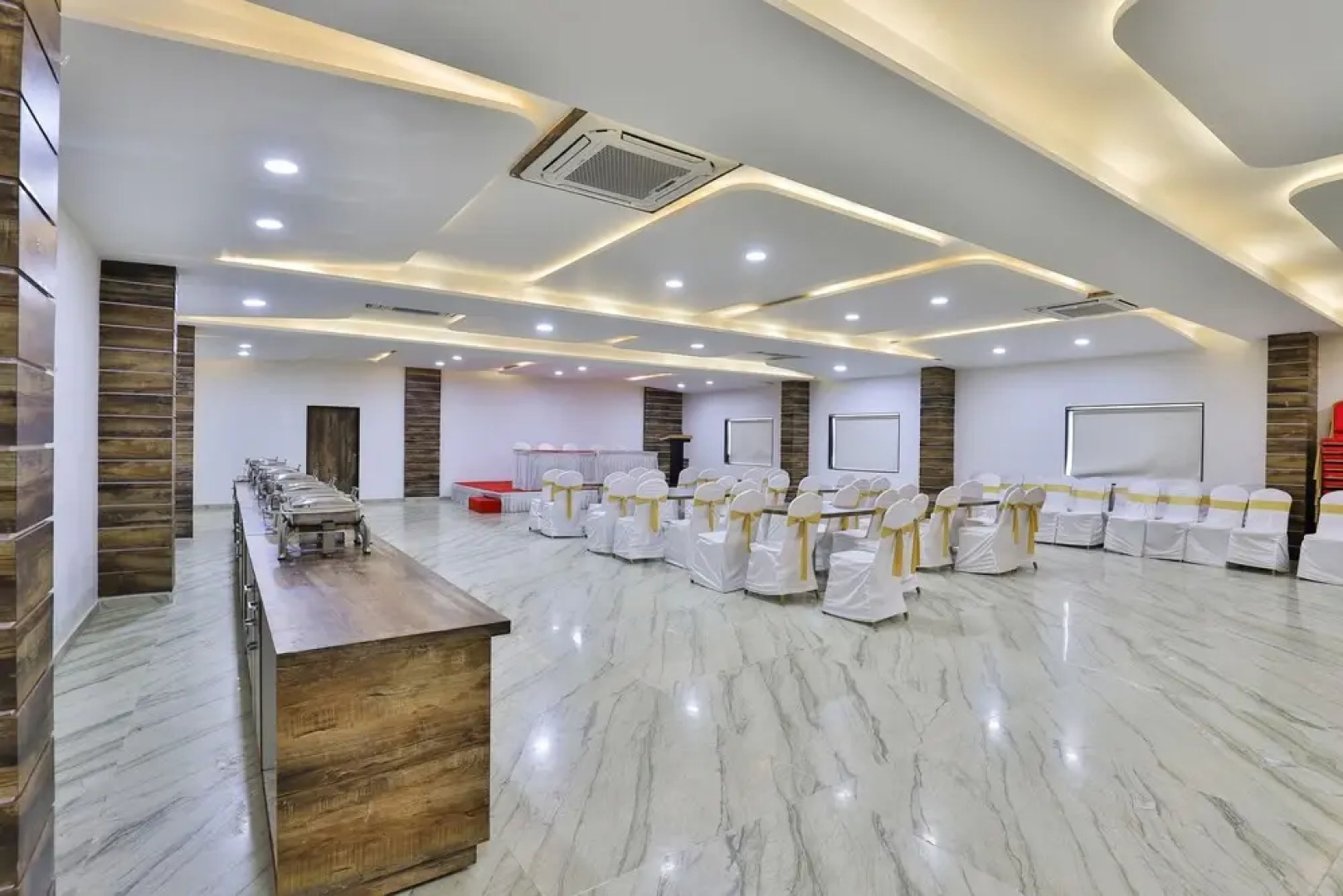 OYO 18933 The Grand President