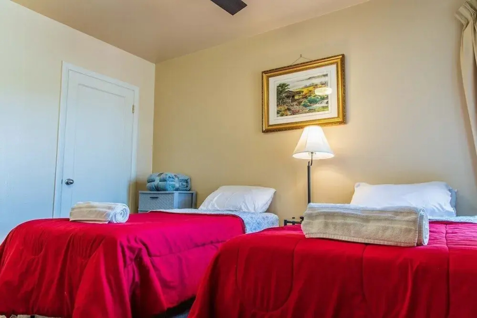 Large 2 Bed w/ Room For 8