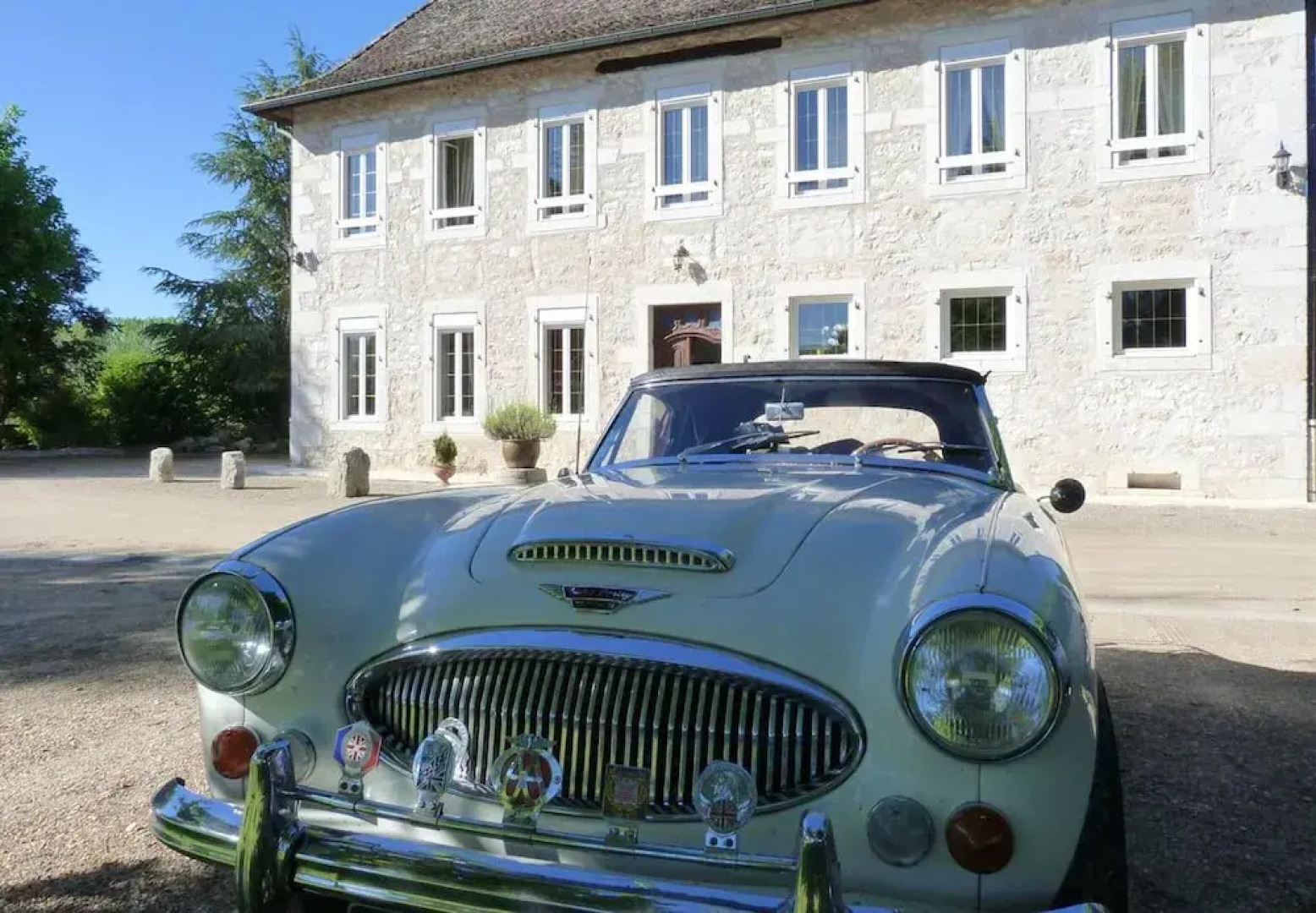 Mansion With 4 Bedrooms in LES Avenieres Veyrins Thuellin, With Wonderful Mountain View, Private Pool, Enclosed Garden