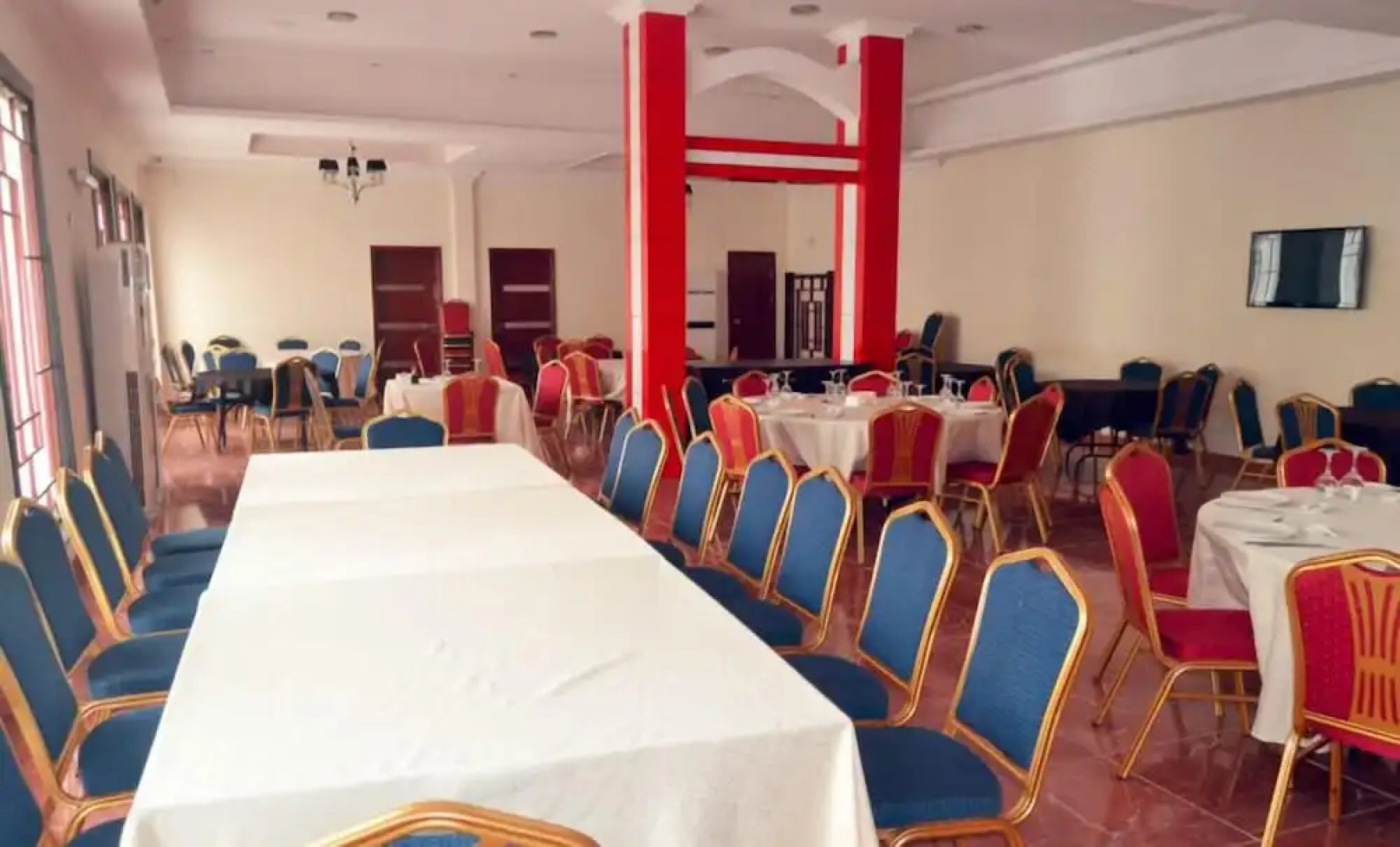 De-vine Plus Hotel and Suites