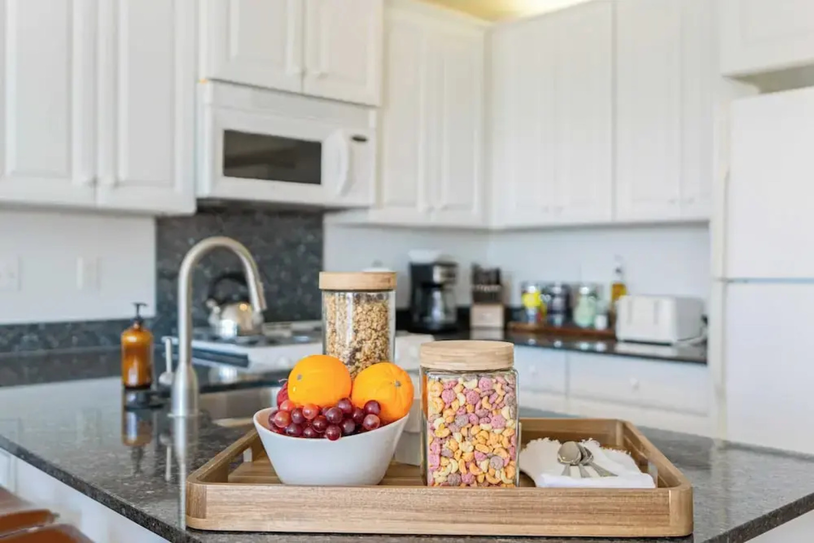 2 Cayucan Bungalows Steps to Beach + Shared Lounge Sleeps 12