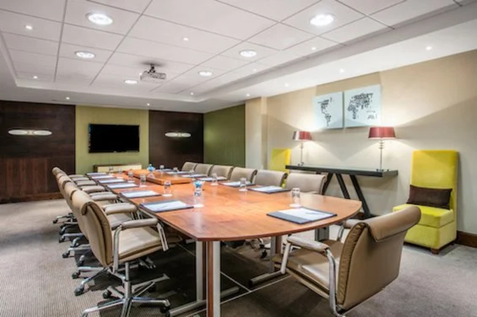 Crowne Plaza Resort Colchester - Five Lakes